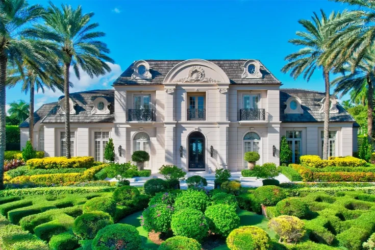 Professional real estate photography in Southwest FL showcasing stunning properties with captivating visuals.